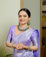 Silver Aura Lavender Shimmer Silk Saree with Minimal Weaving - Image 3