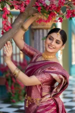 Royal Rani Pink Silk Saree with Heavy Gold Zari Weaving - Image 5